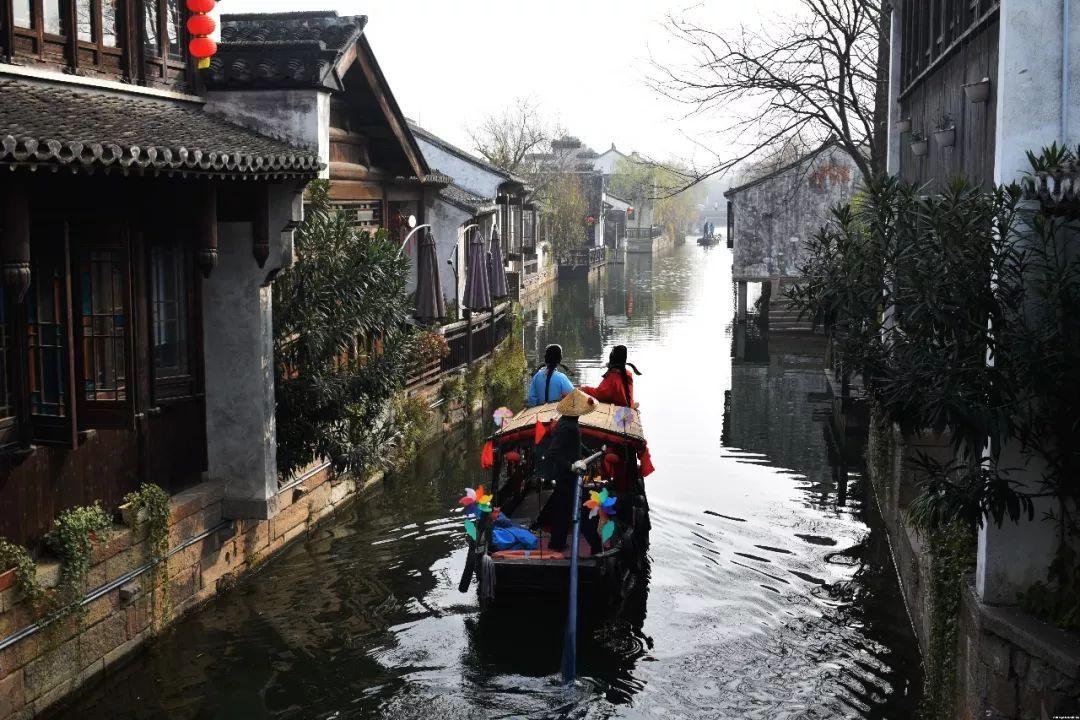 了解48岁王艳下地干农活,全副武装化浓妆惹争议,是在做秀吗?知识星球,深度探索专业领域